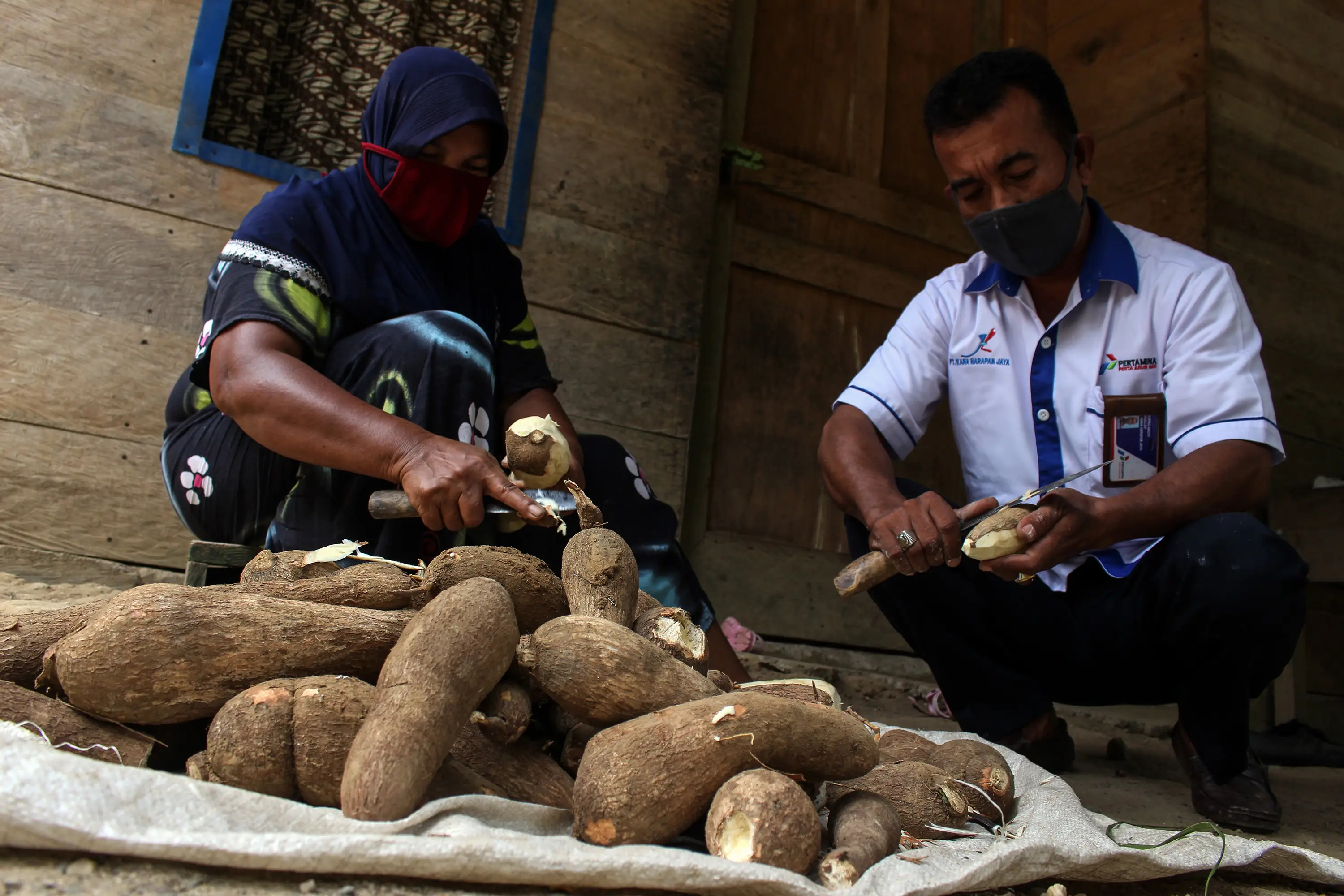 When prepared properly it's a staple food for hundreds of millions of people, but it can expose people to hydrogen cyanide if things go wrong (Maskur Has/SOPA Images/LightRocket via Getty Images)