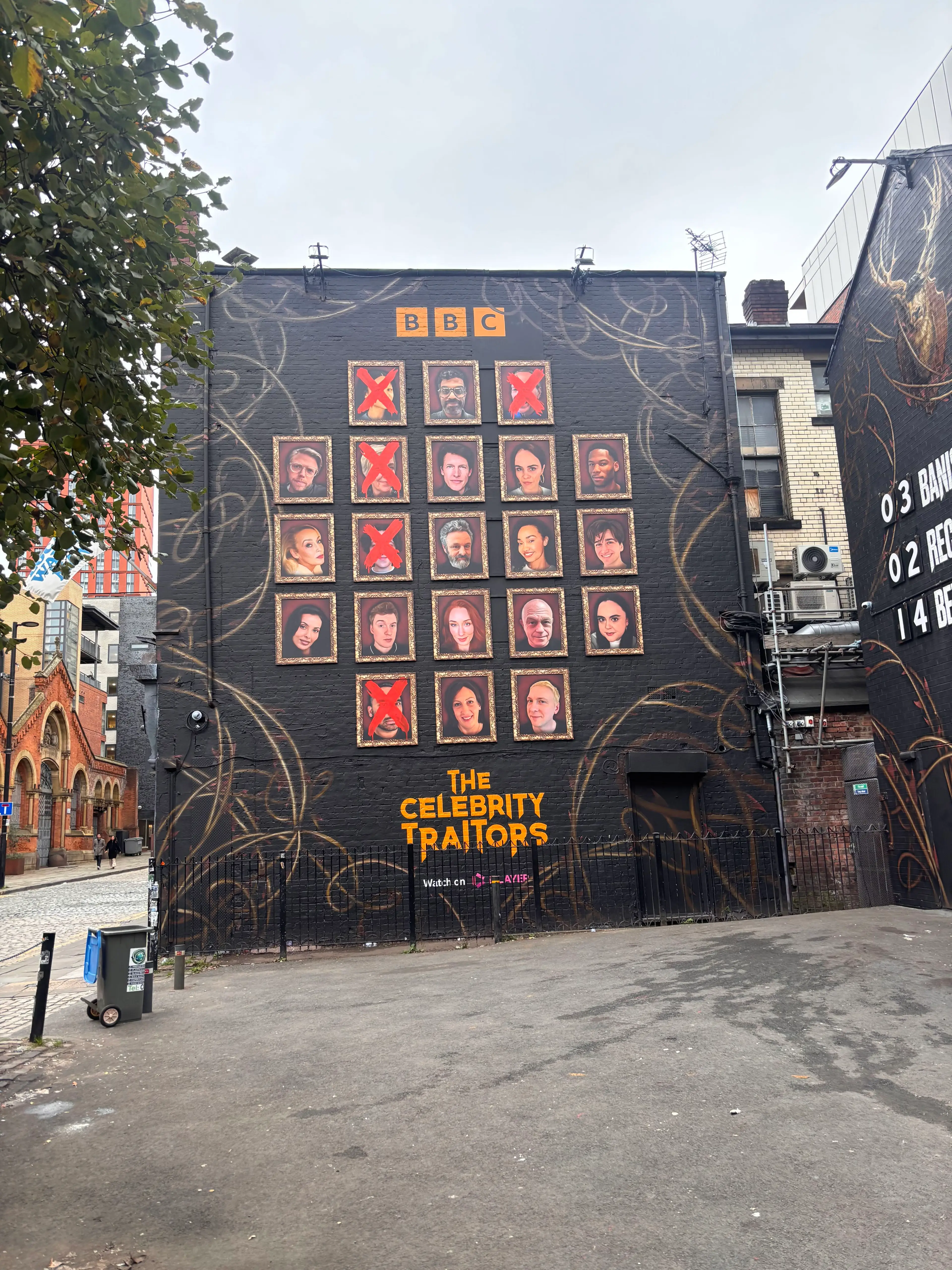 The mural shows which of the cast have been banished or killed so far (LADbible)
