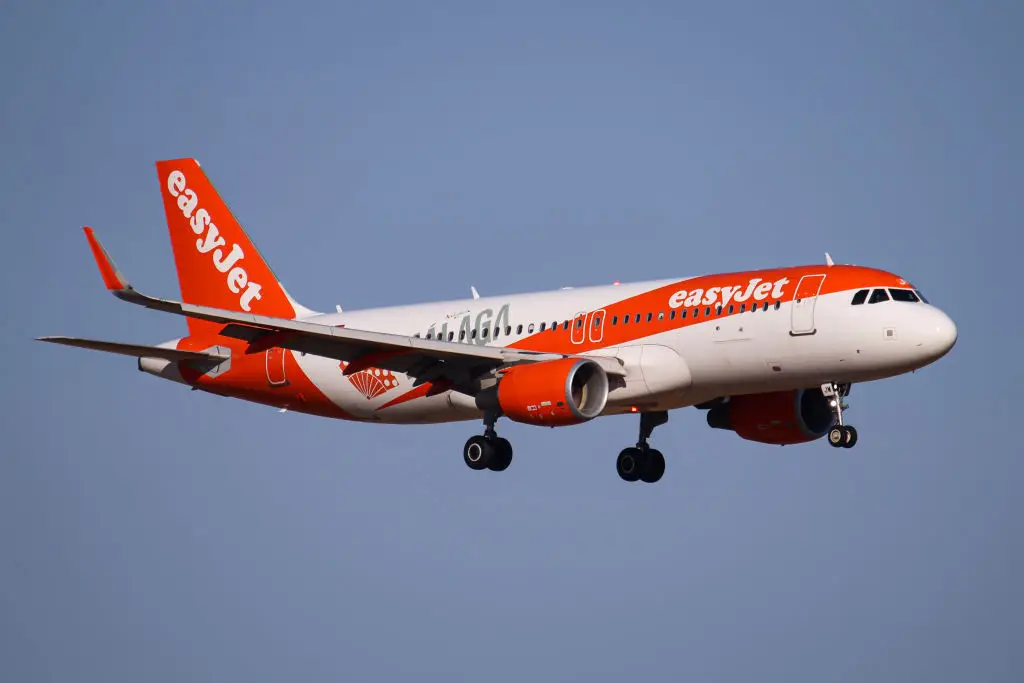 The pair tried their luck, mid-air (Nicolas Economou/NurPhoto via Getty Images)