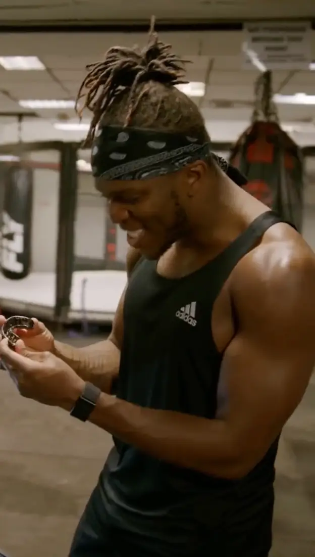 The mouthguard features diamonds and gold leaf.