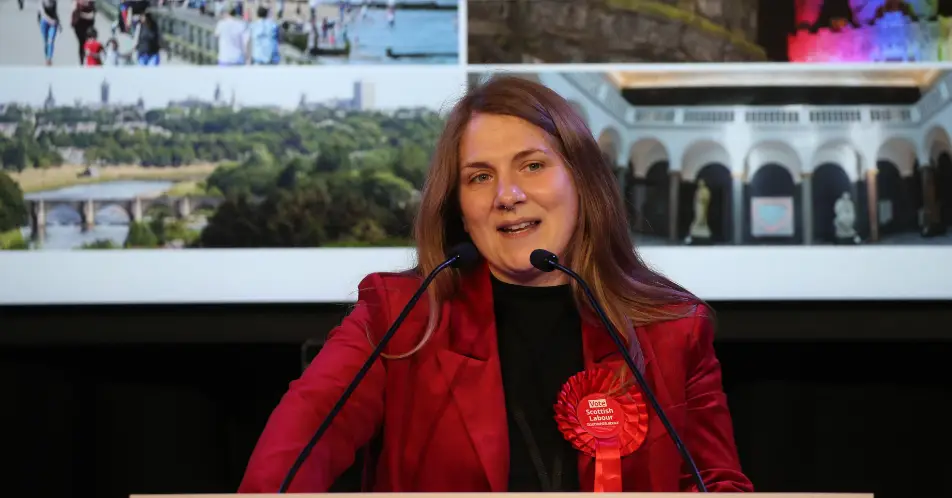 MSP Mercedes Villalba is calling for a ban on vapes in Dundee.