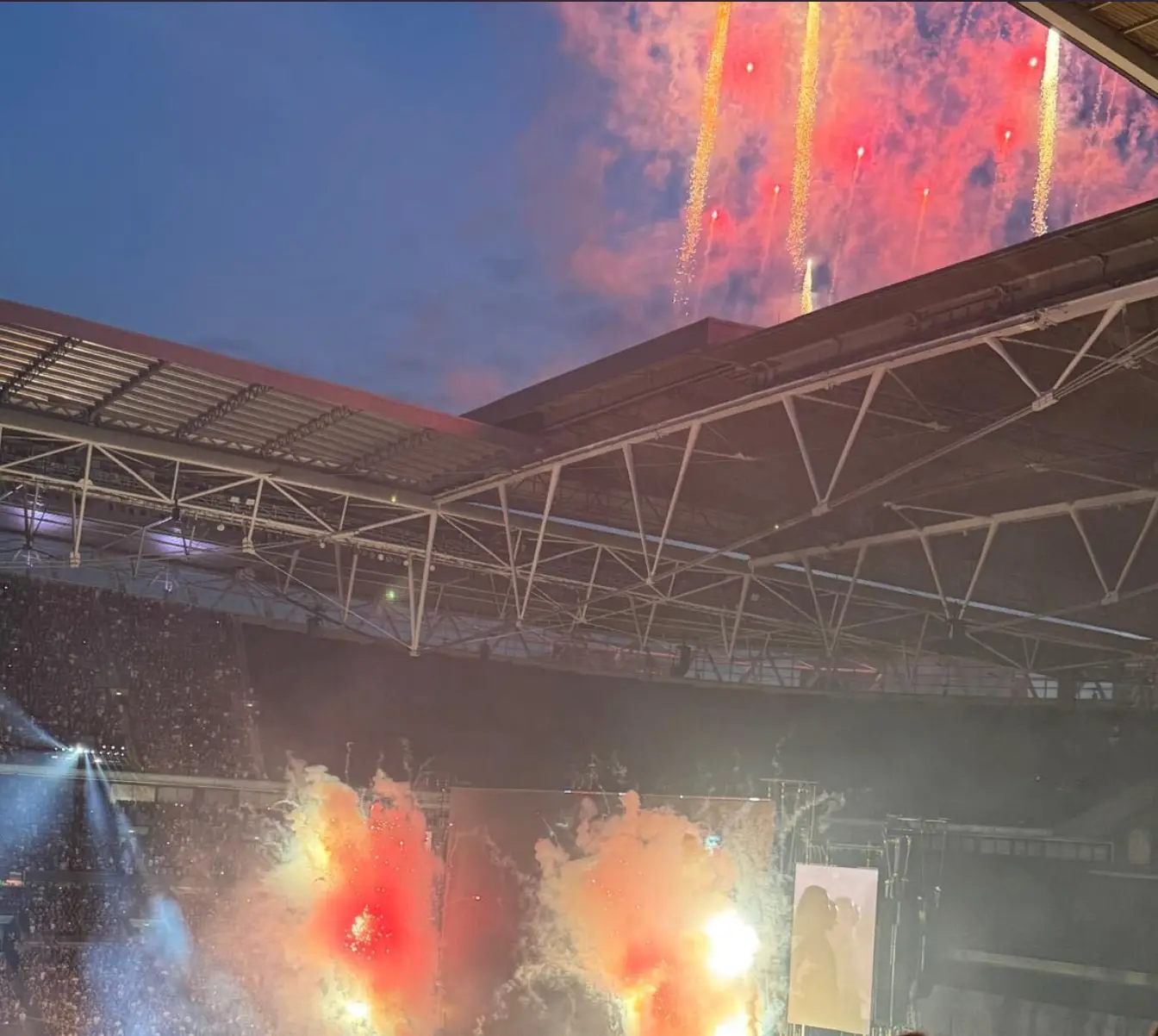 The fireworks lit up the sky over Wembley (LADbible)