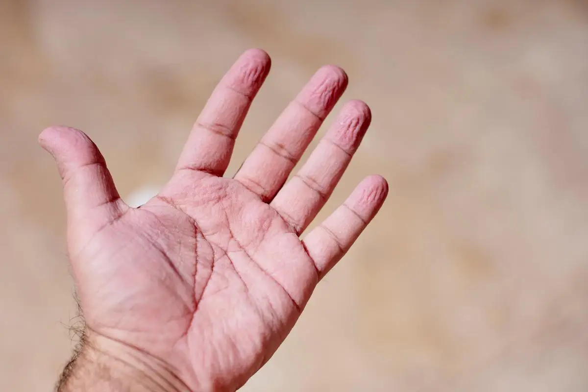 There's an evolutionary reason why humans get wrinkly fingers in water.