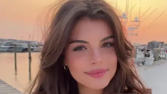 Tinder responds after plane passenger revealed unexpected note she received from pilot on back of napkin