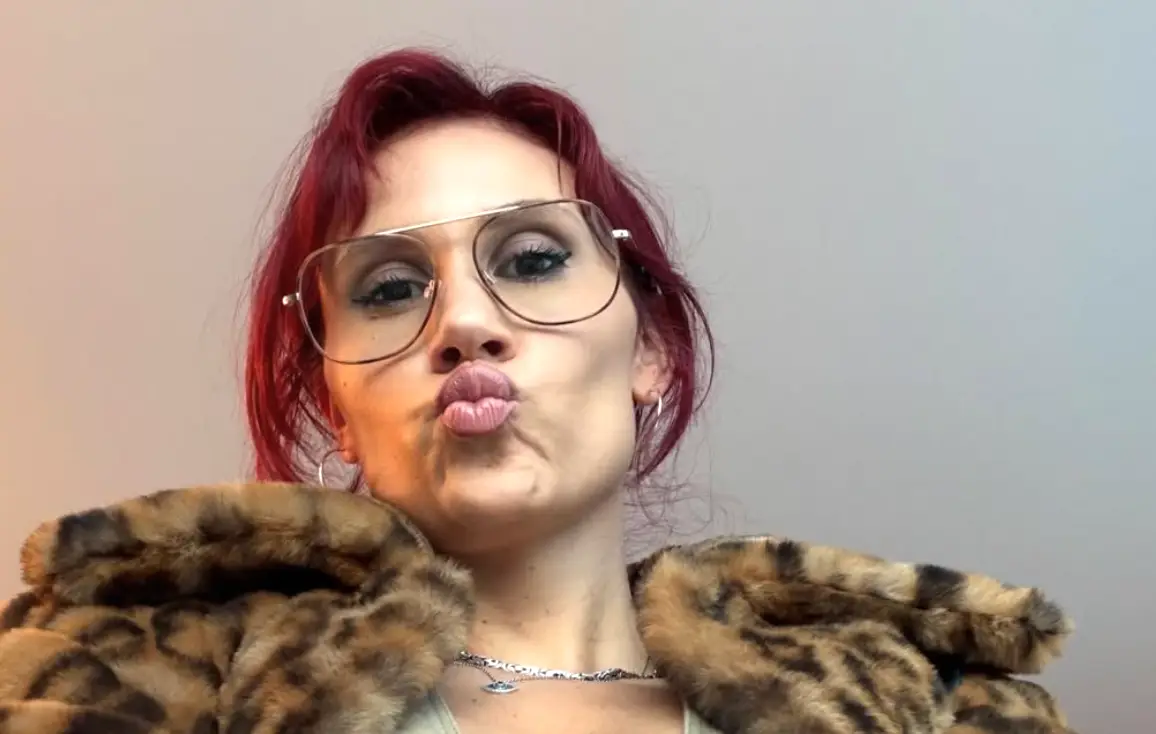 The comedian often offers audience members the chance to go home with her (Instagram/Kell Fire)