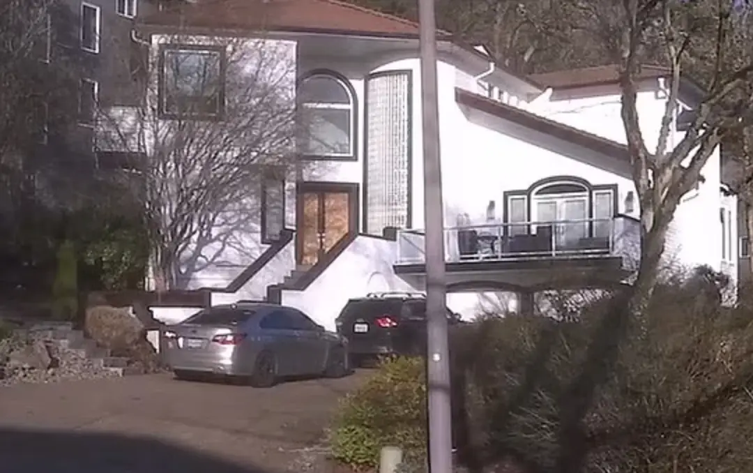 The doors have since been boarded up (KPTV)