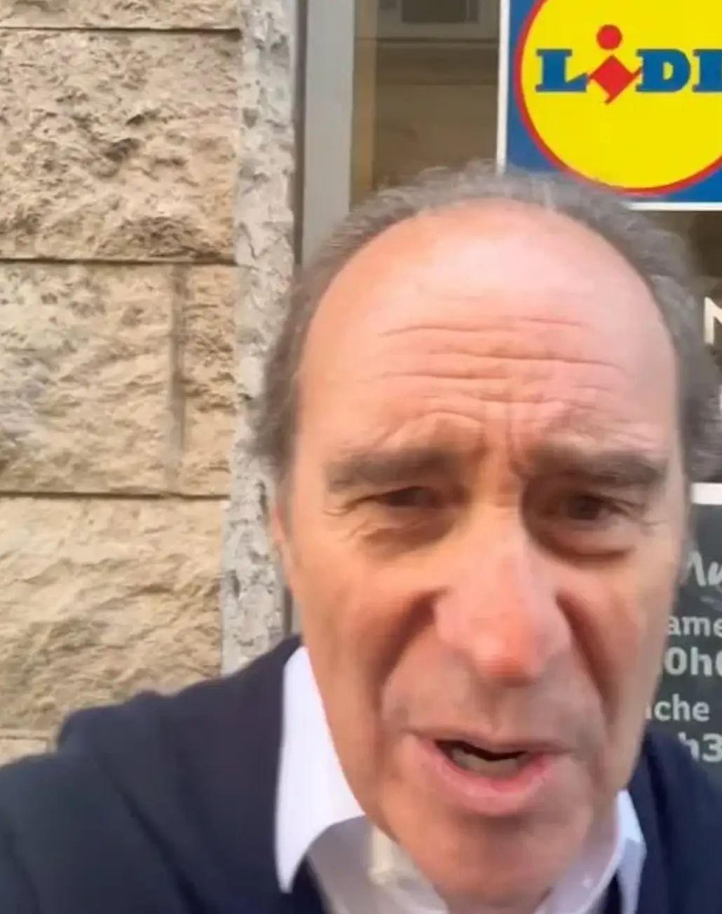 The bloke was waiting (X/@Xavier75)