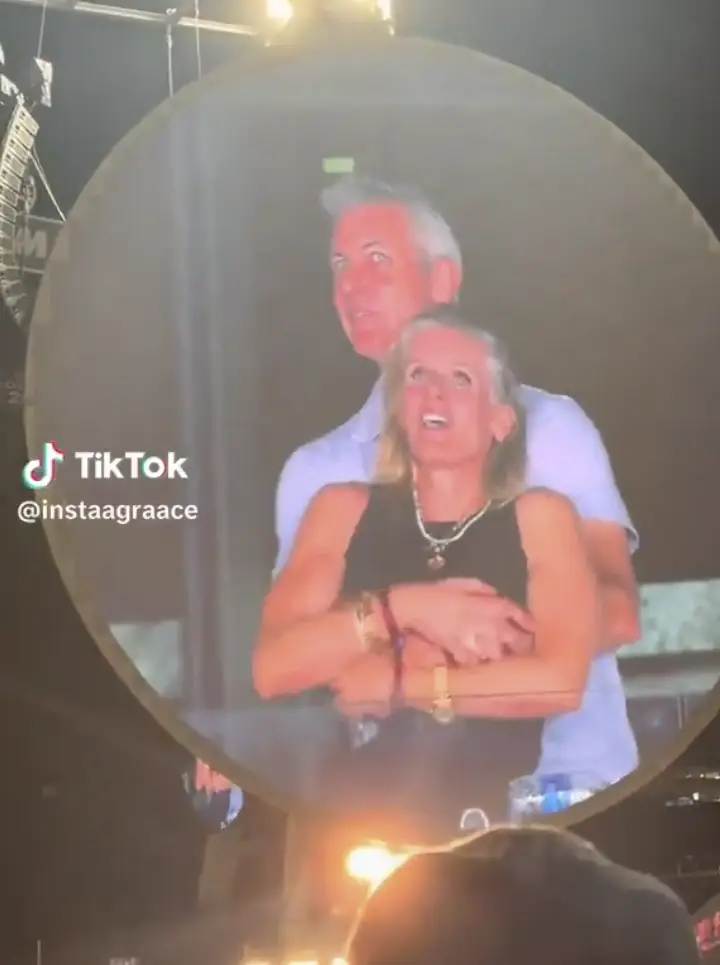 The pair were caught on the big screen (x/ayeejuju tiktok/instaagraace)