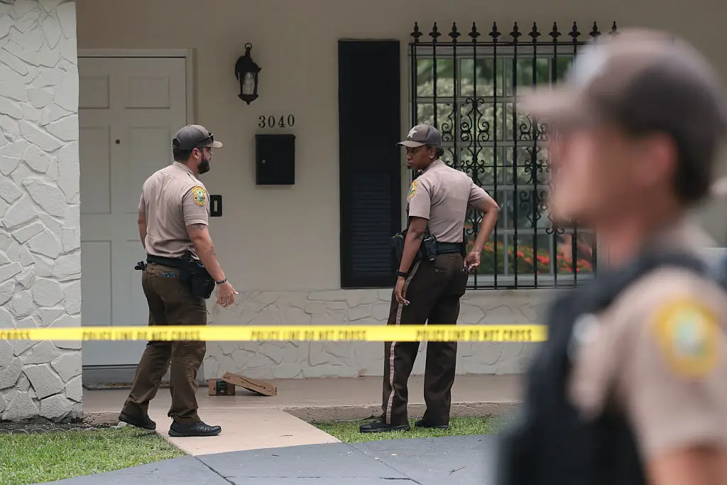 Police outside the house Hilton was found (Joe Raedle/Getty Images)