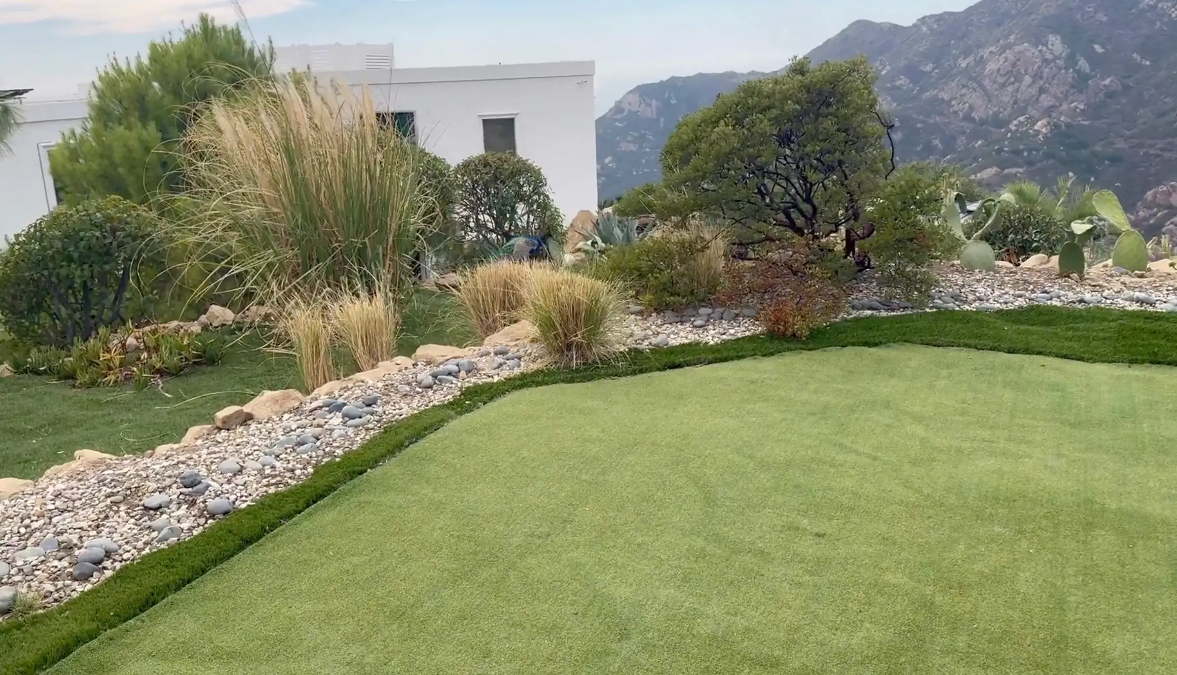 The mum shared a video of their Malibu estate before the fire decimated it (X/@shelleysykes)