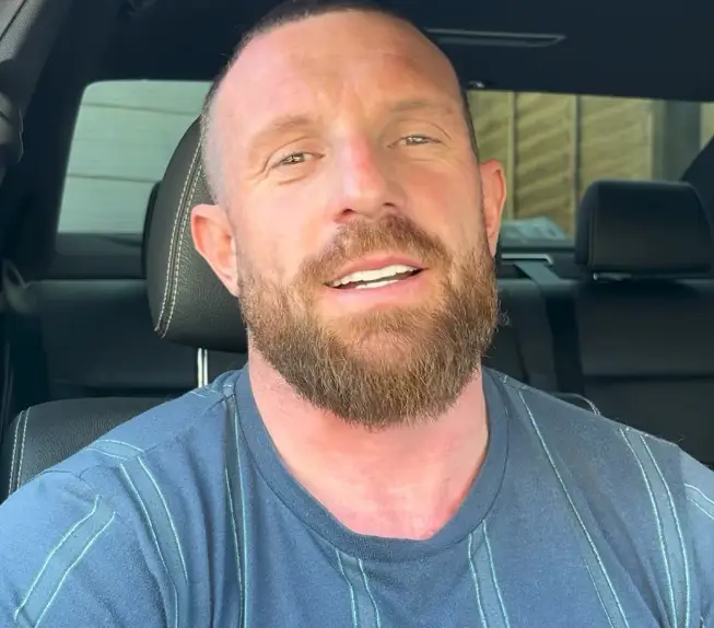He's aiming to reach a goal of £100k after going bankrupt, and says he can make about £300 to £350 on a shift (Instagram/@bankruptto100k)