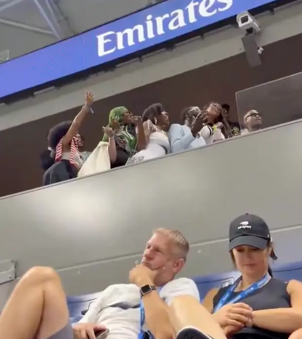Influencers pose for a video durnig the US Open (X)