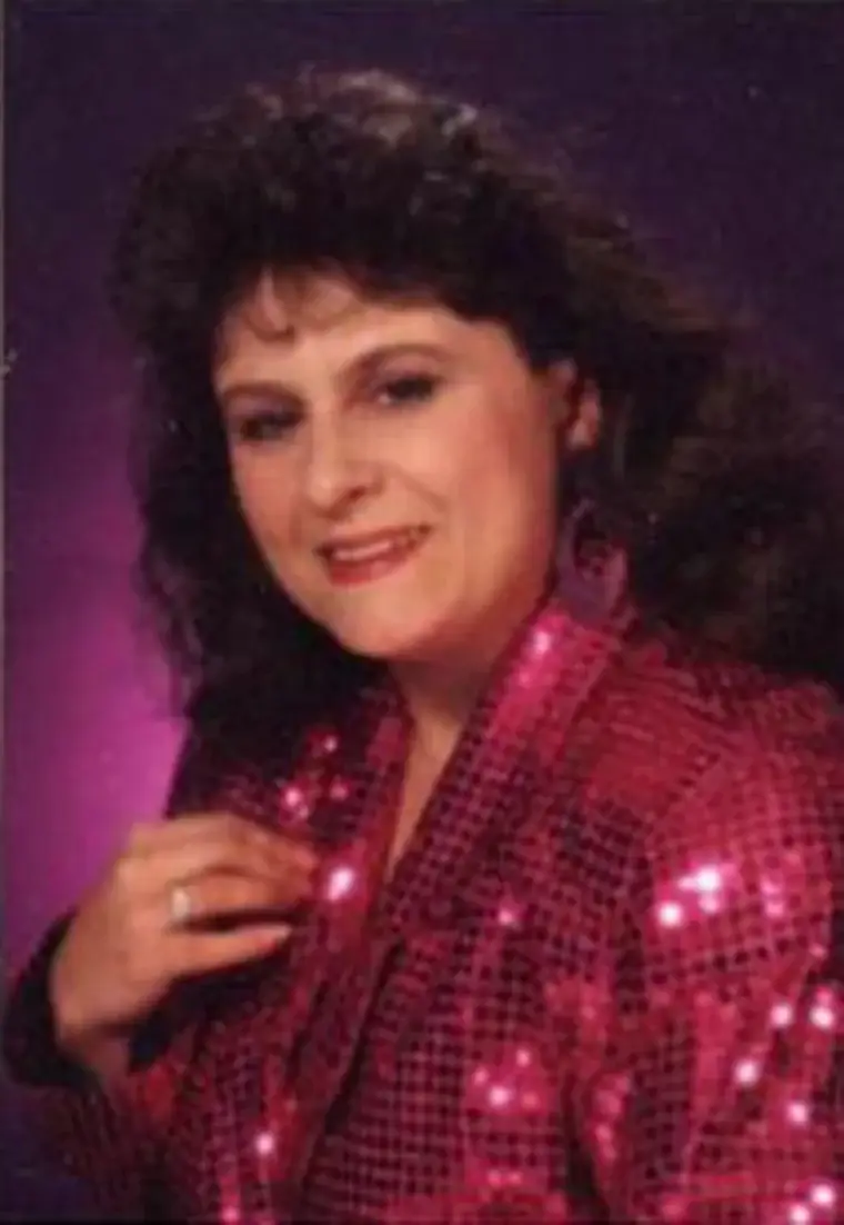 Michelle Hundley Smith vanished while Christmas shopping in December 2001 (Facebook)