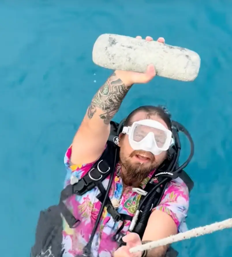 Drake Nicholas with the silver bar (@buccaneerblake / TikTok)