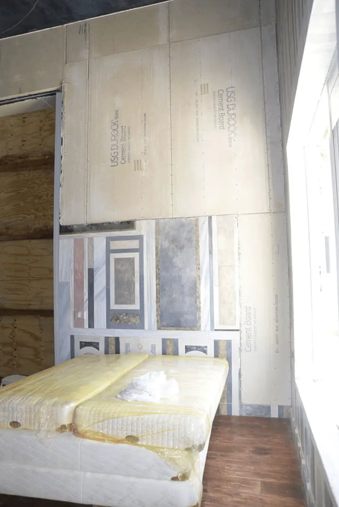 Yellow mattresses were seen in the pictures (Department of Justice)