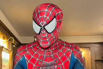 Content creator Skye Mackintosh decideed to try the workout while dressed as Spider-Man (Instagram/@dailyrepsguy)