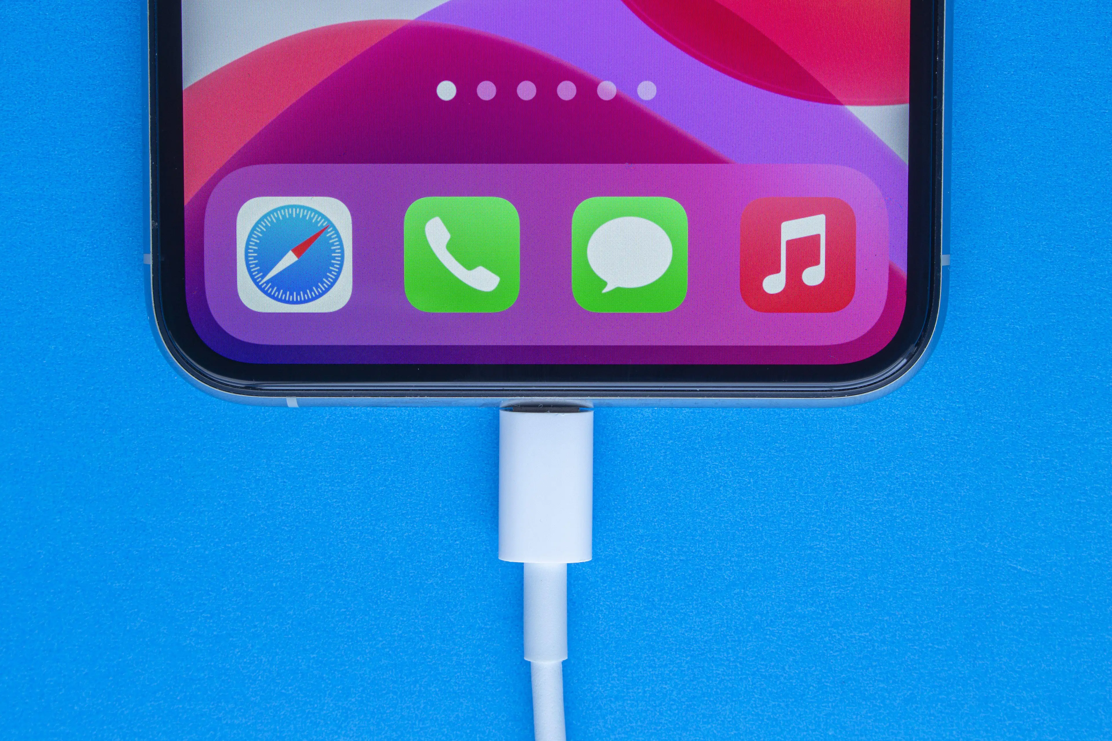 Apple has been warned against continuing to sell the phones.