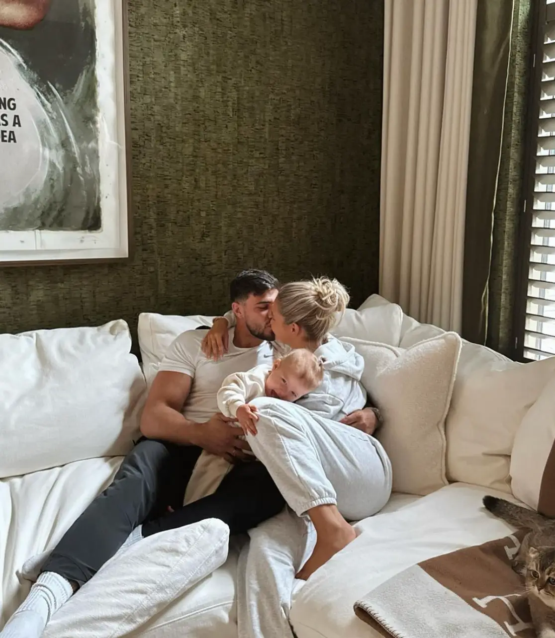 Fans were shocked to hear of the couple's sudden break up (Instagram/@mollymae)