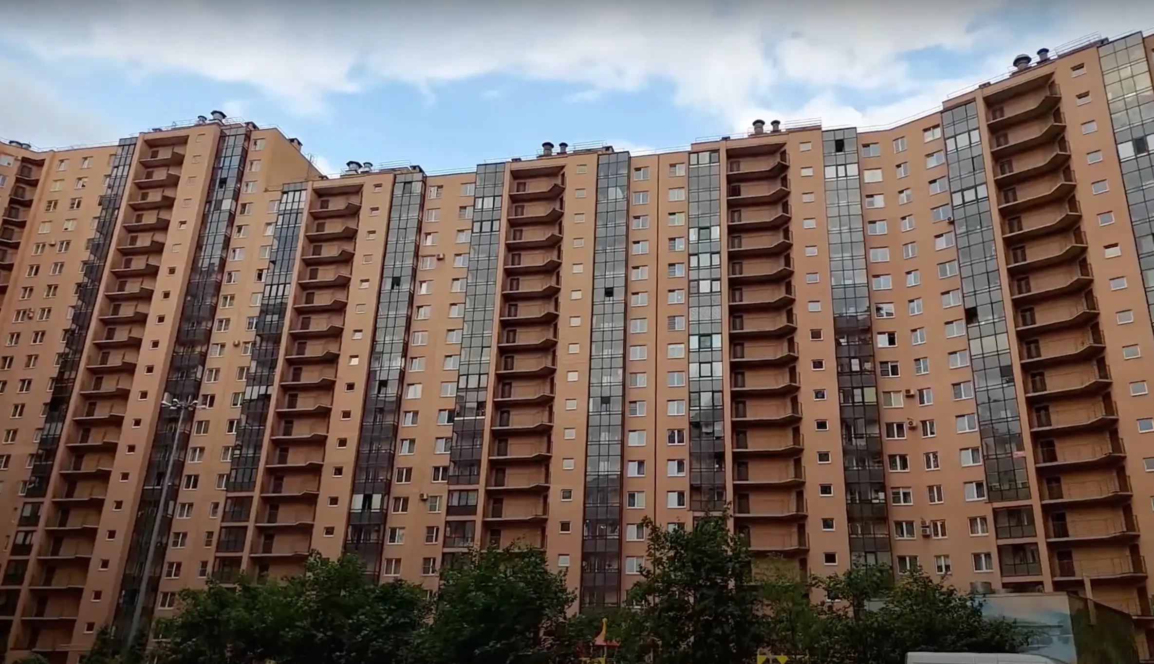 A 'human anthill' apartment block outside of St Petersburg, Russia, is home to 20,000 people (YouTube/Curious Facts)