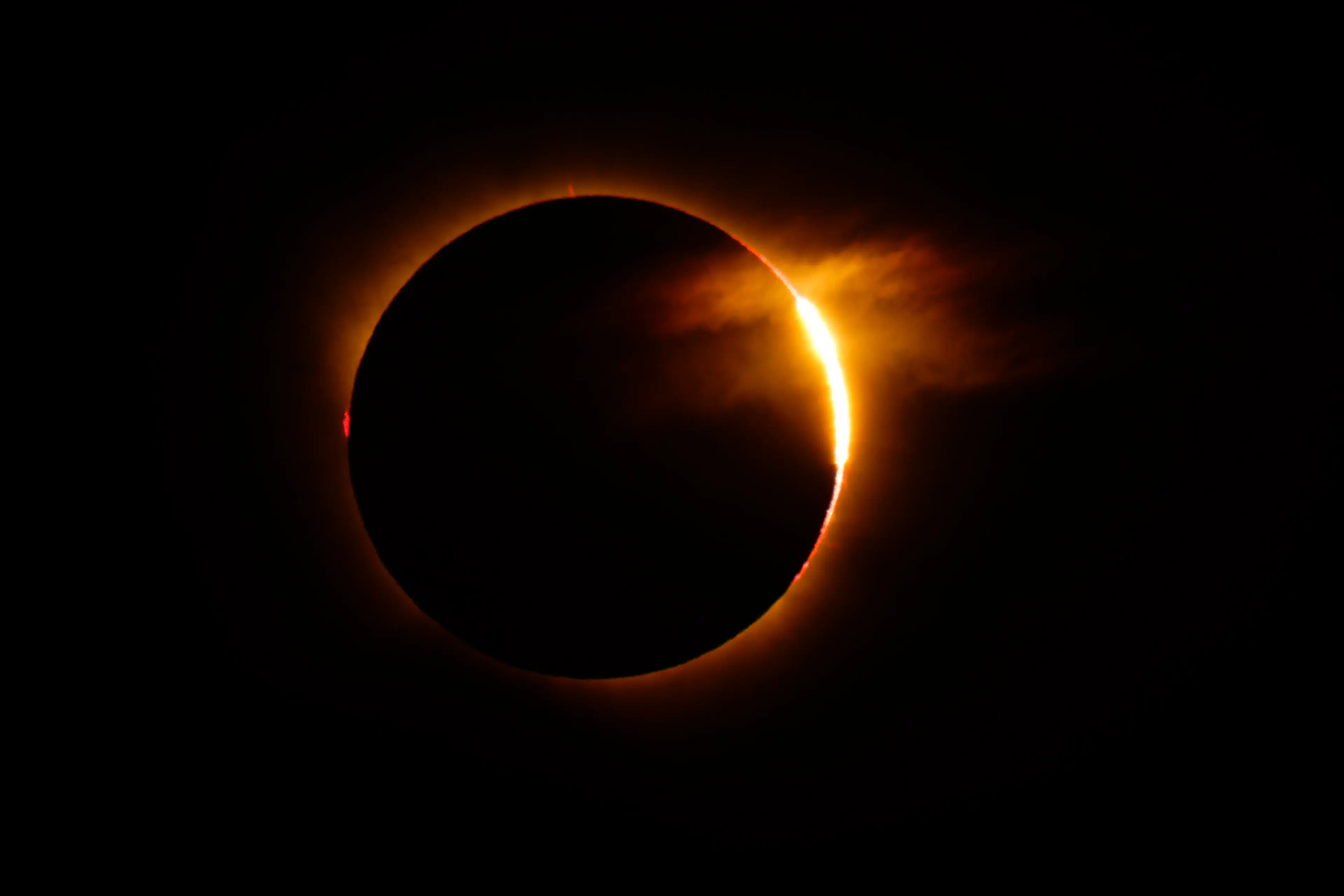 The eclipse in its glory (Jose Breton/Pics Action/NurPhoto via Getty Images)