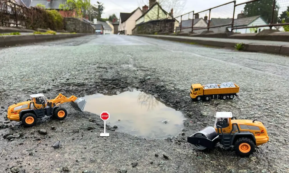 Dan Munford has took hilarious action.