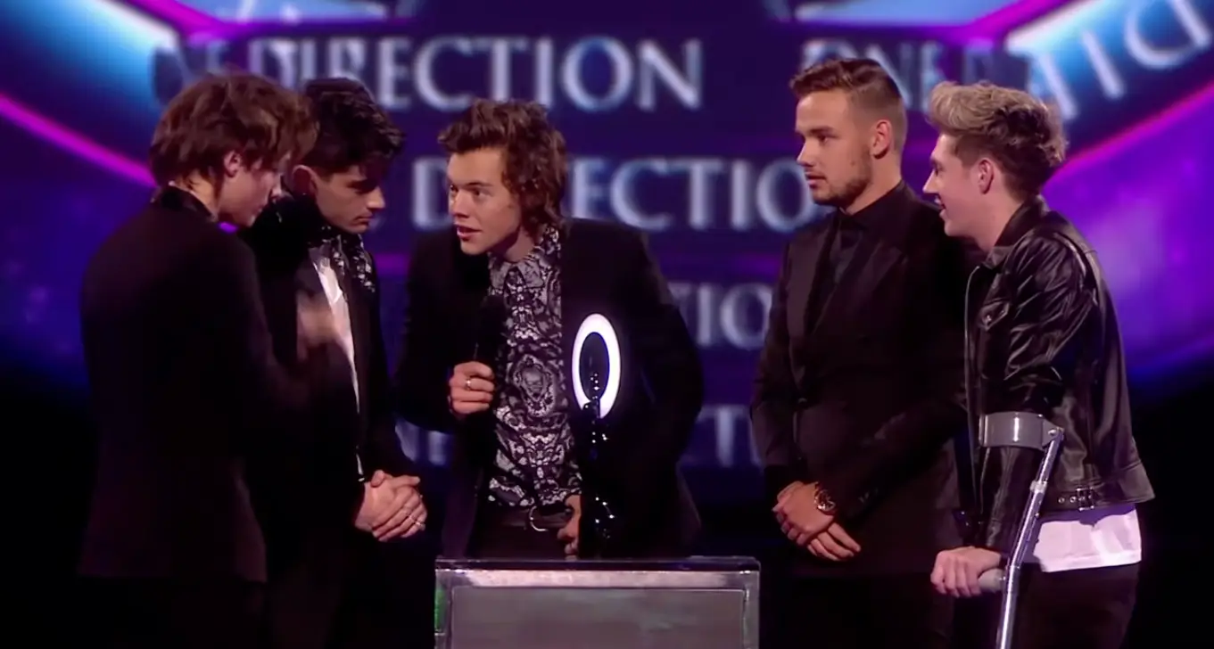 Harry Styles had to sprint onto stage mid-speech (YouTube/BRITs)