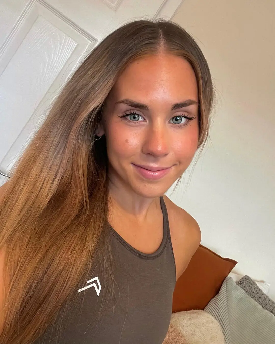 The body pictures were taken just seconds apart.