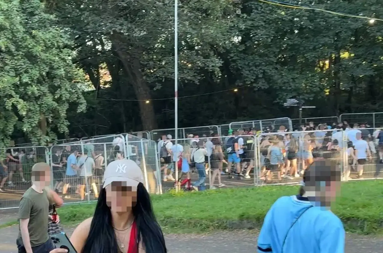 Oasis fans were trying to get into the venue without a ticket (MEN Media)