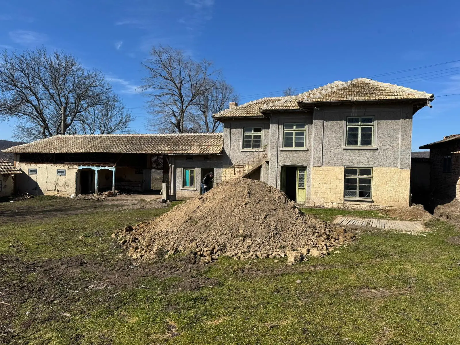 The pair are renovating the property with a £10k budget (SWNS)