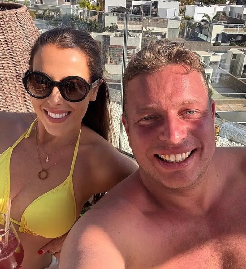 The couple, who share three children, said they are now 'stronger than ever' (Instagram/@iamtomskinner)