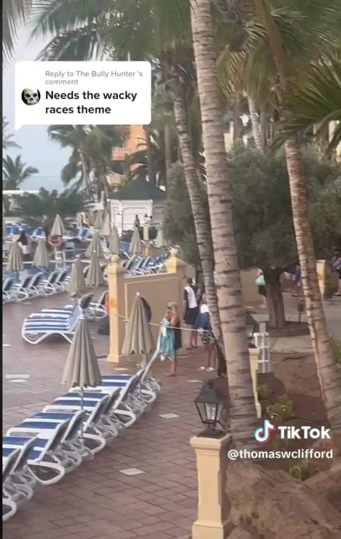 People began queuing up for the sunbed rush.