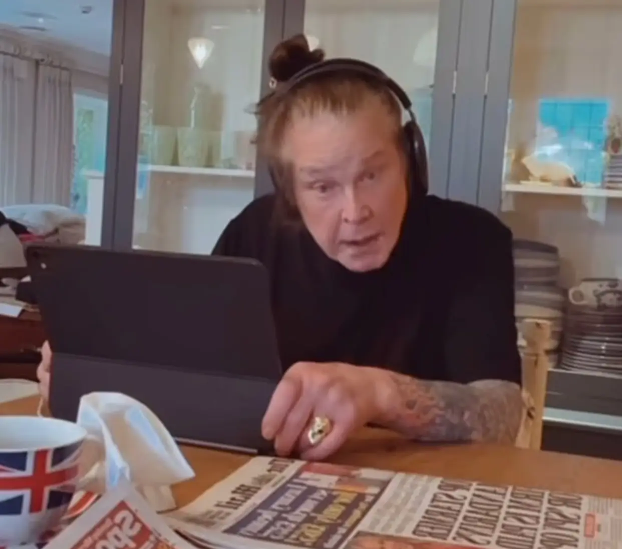 The clip showed the rocker enjoying breakfast with his family (Instagram/@Kelly Osbourne)