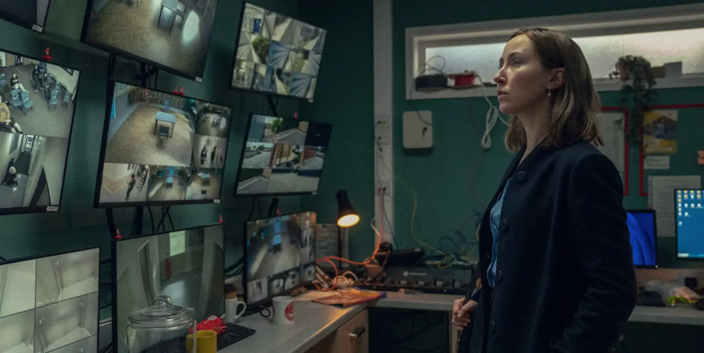 Doherty plays clinical psychologist Briony Ariston (Netflix)