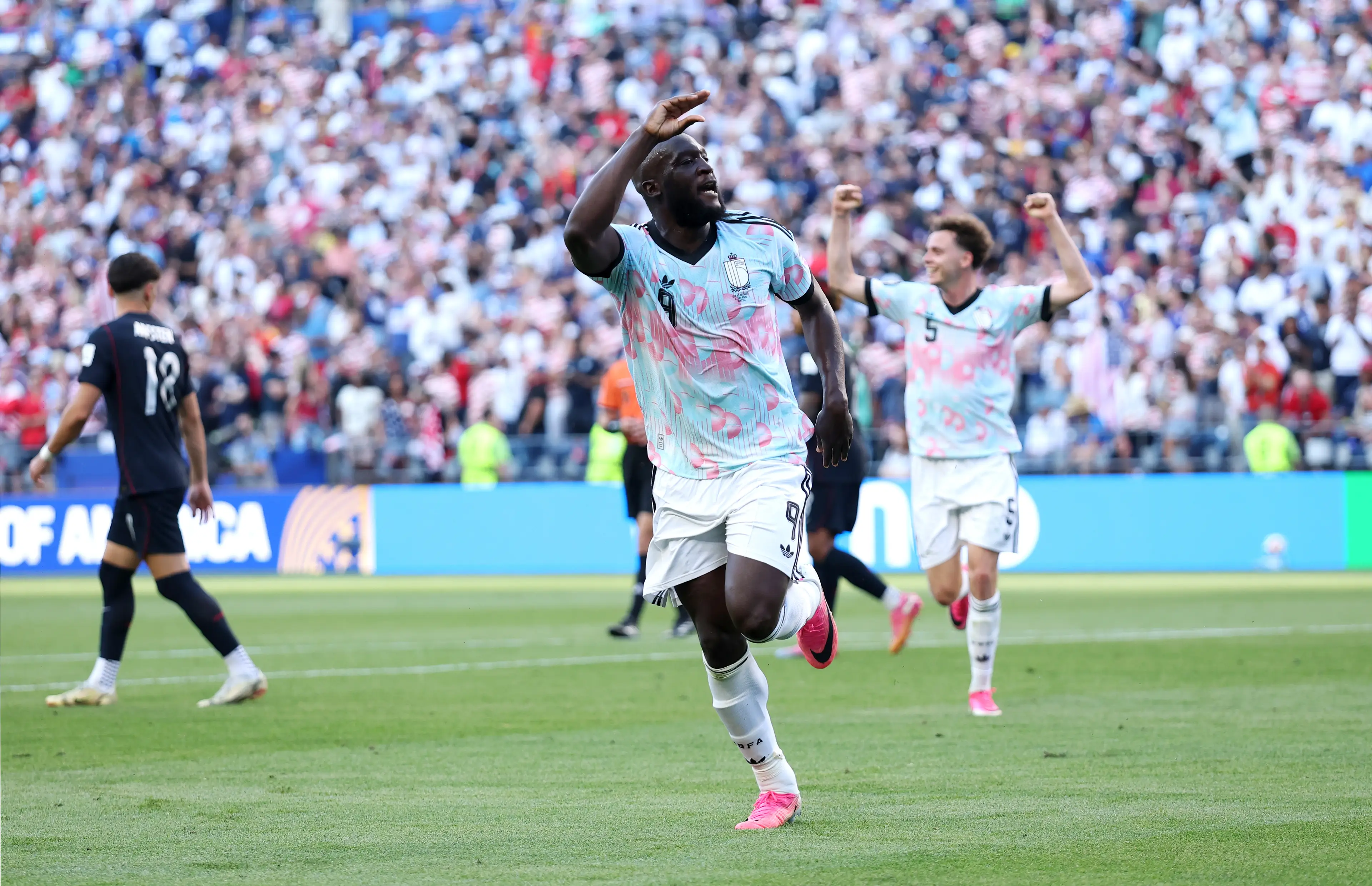 Players joined Lukaku to celebrate (Jamie Squire/Getty Images)