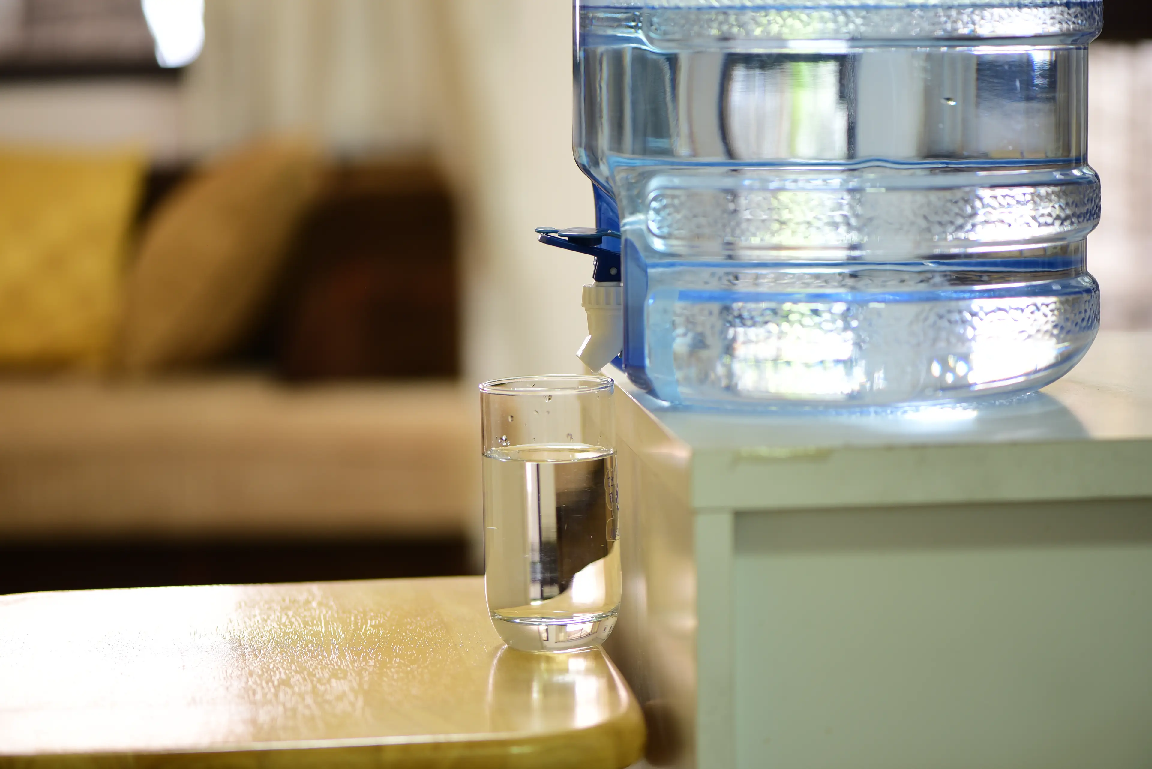 White is room temp, blue is chilled and red is hot water.