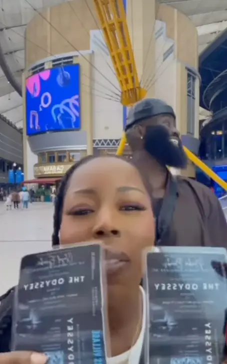 Banks unveils the tickets (Instagram/Myigboissweet)