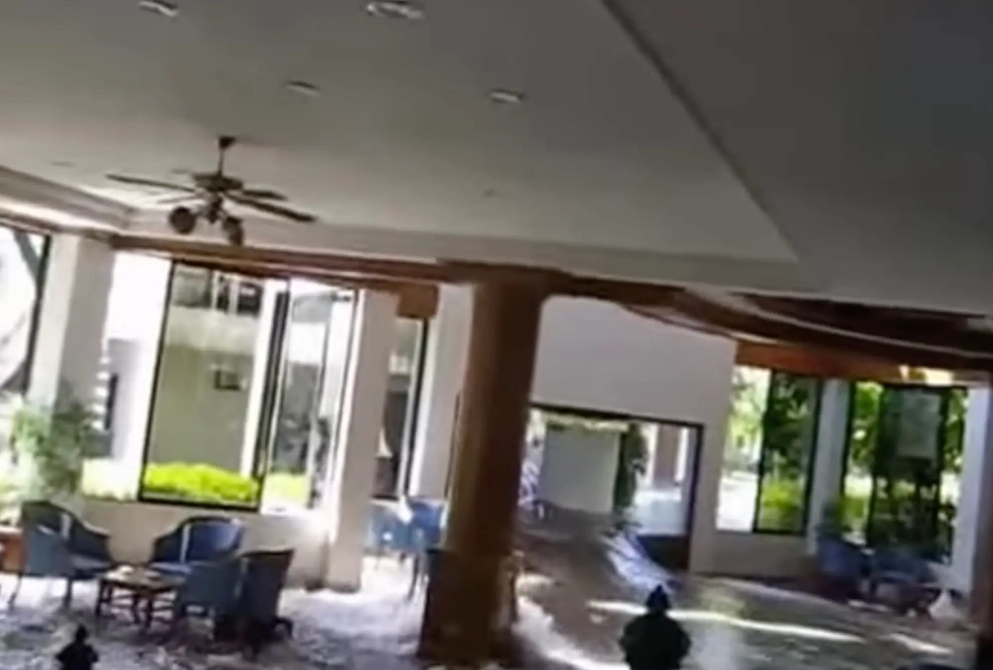 The hotel was flooded. (YouTube/@kallewidelius9395)