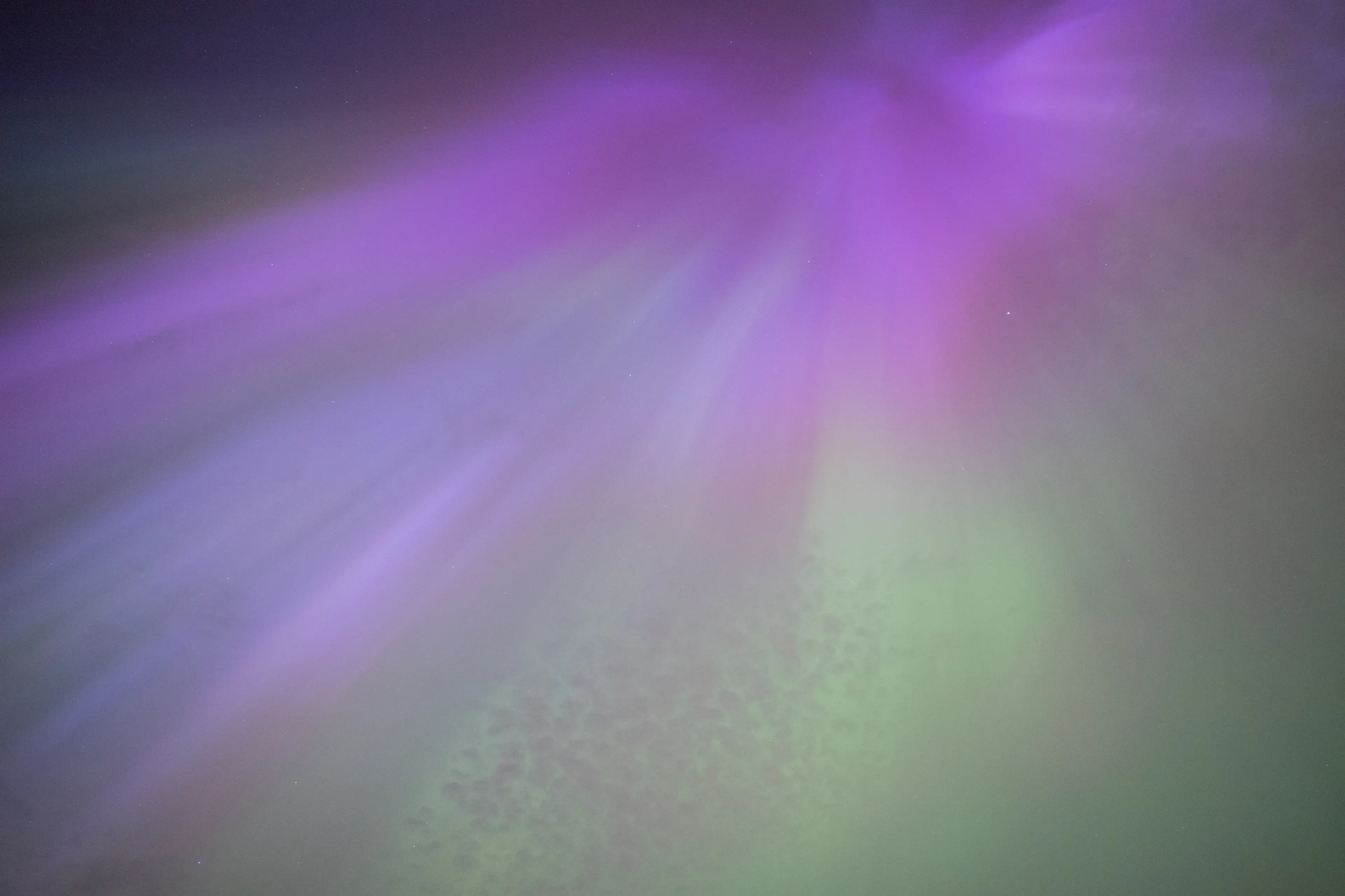 The Northern Lights in Whitley Bay. (Ian Forsyth/Getty Images)