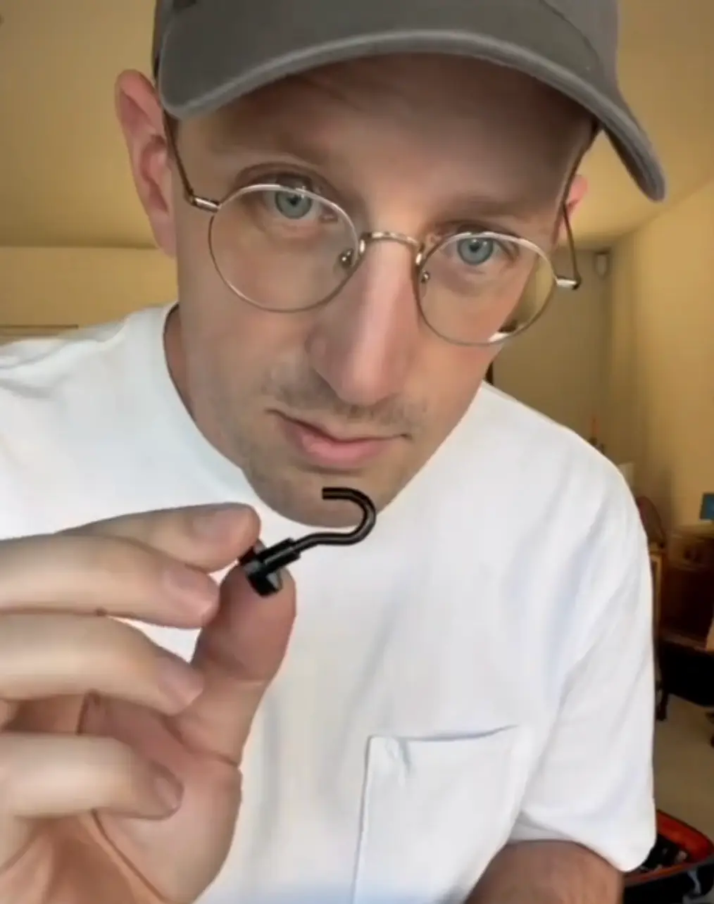 Magnetic hooks on a cruise ship are a godsend (TikTok / @bryanjamescruises)