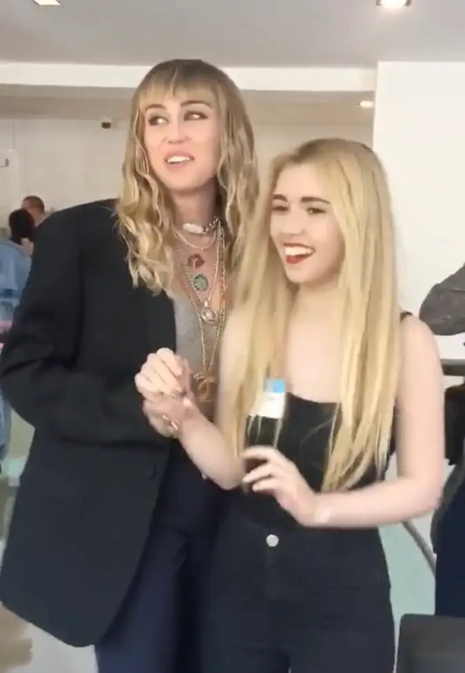 Miley ended up asking for a lighter instead of a pen.