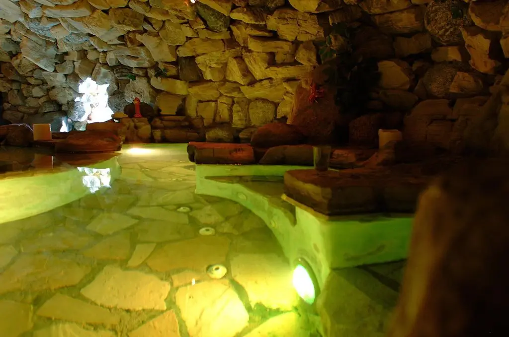 Lennon and Nilssen reportedly stripped off in the mansion's grotto (Paul Harris/Getty Images)