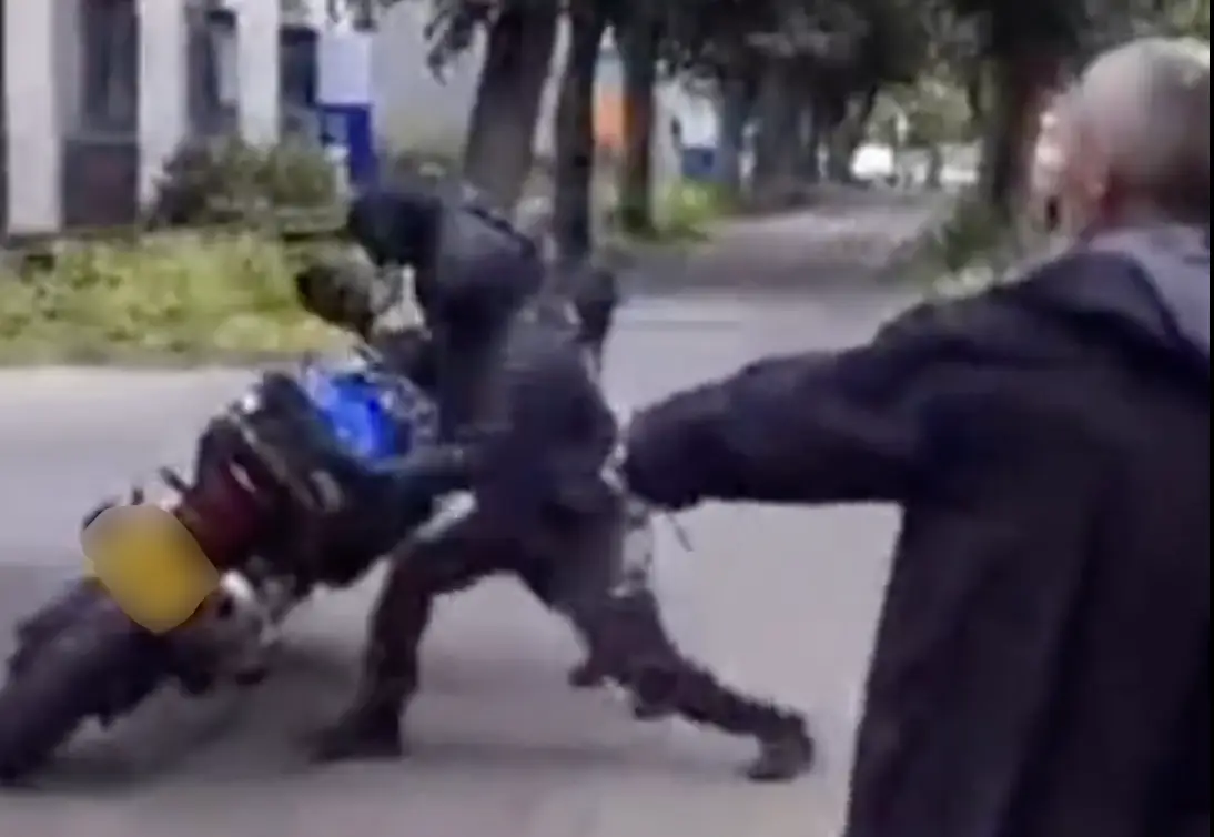 Put your backs into it lads!