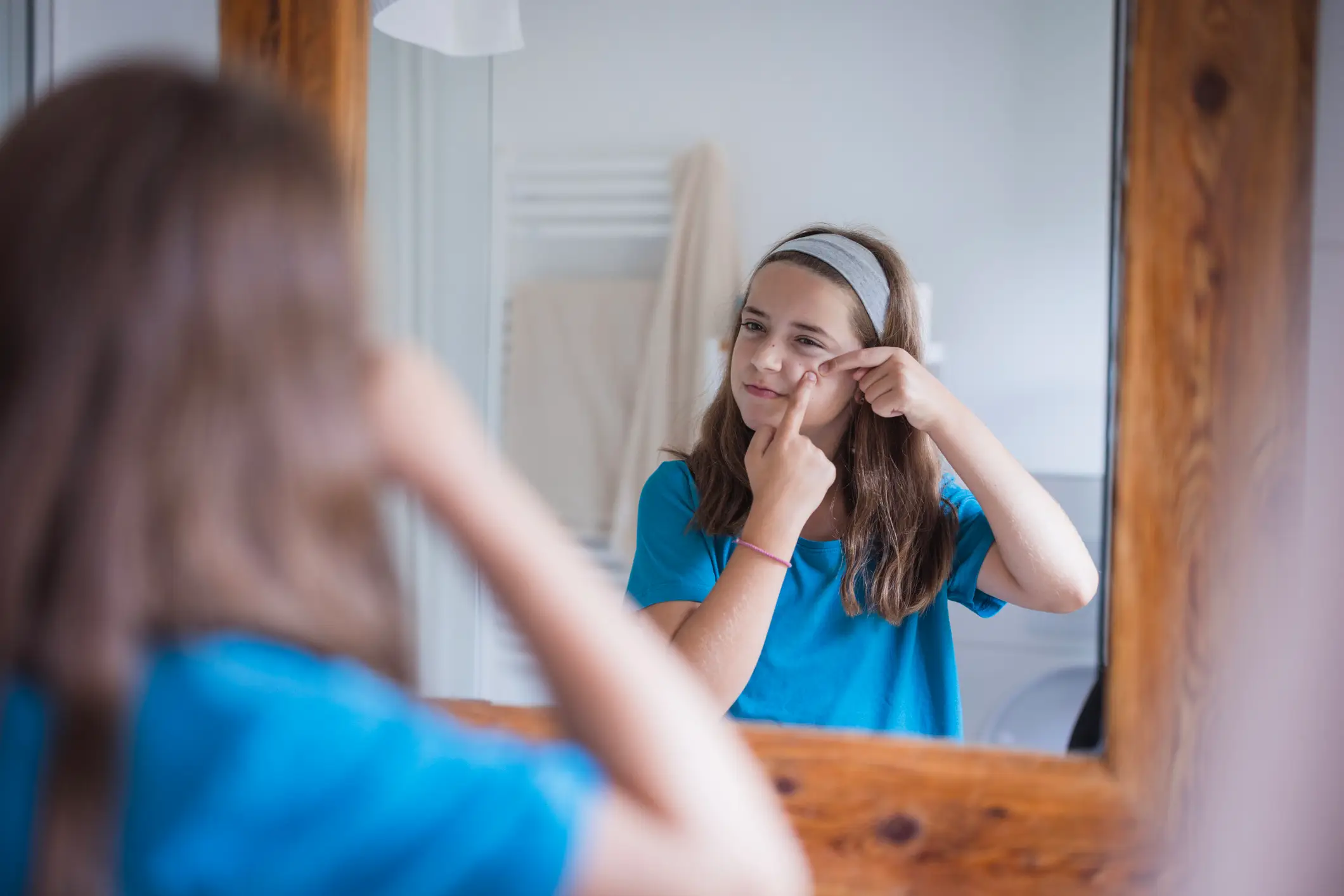 We know you shouldn't do it but this simulation suggests how to get rid of them properly (Getty Stock)