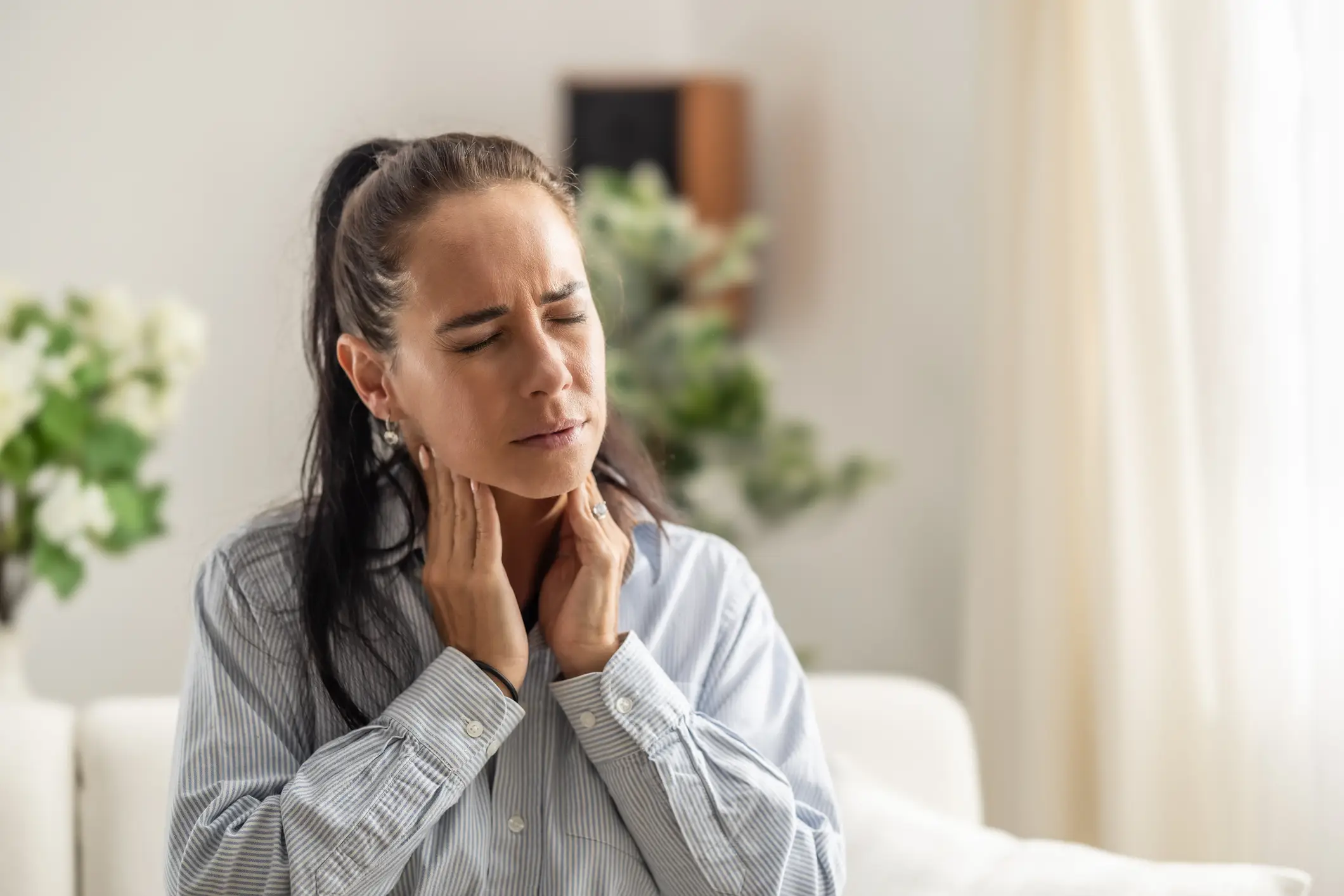 The NHS has listed the warning signs of thyroid cancer (Getty Stock Images)