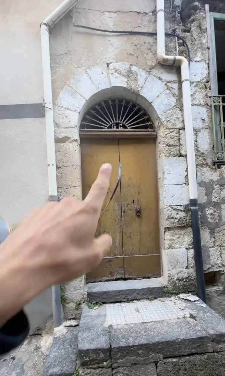 The house needs a lot of work. (Instagram/@george_laing_)