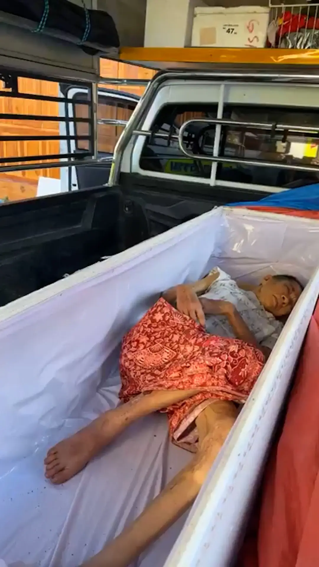 A grandmother in Thailand was sent for cremation by her brother who thought she was dead (Viral Press)