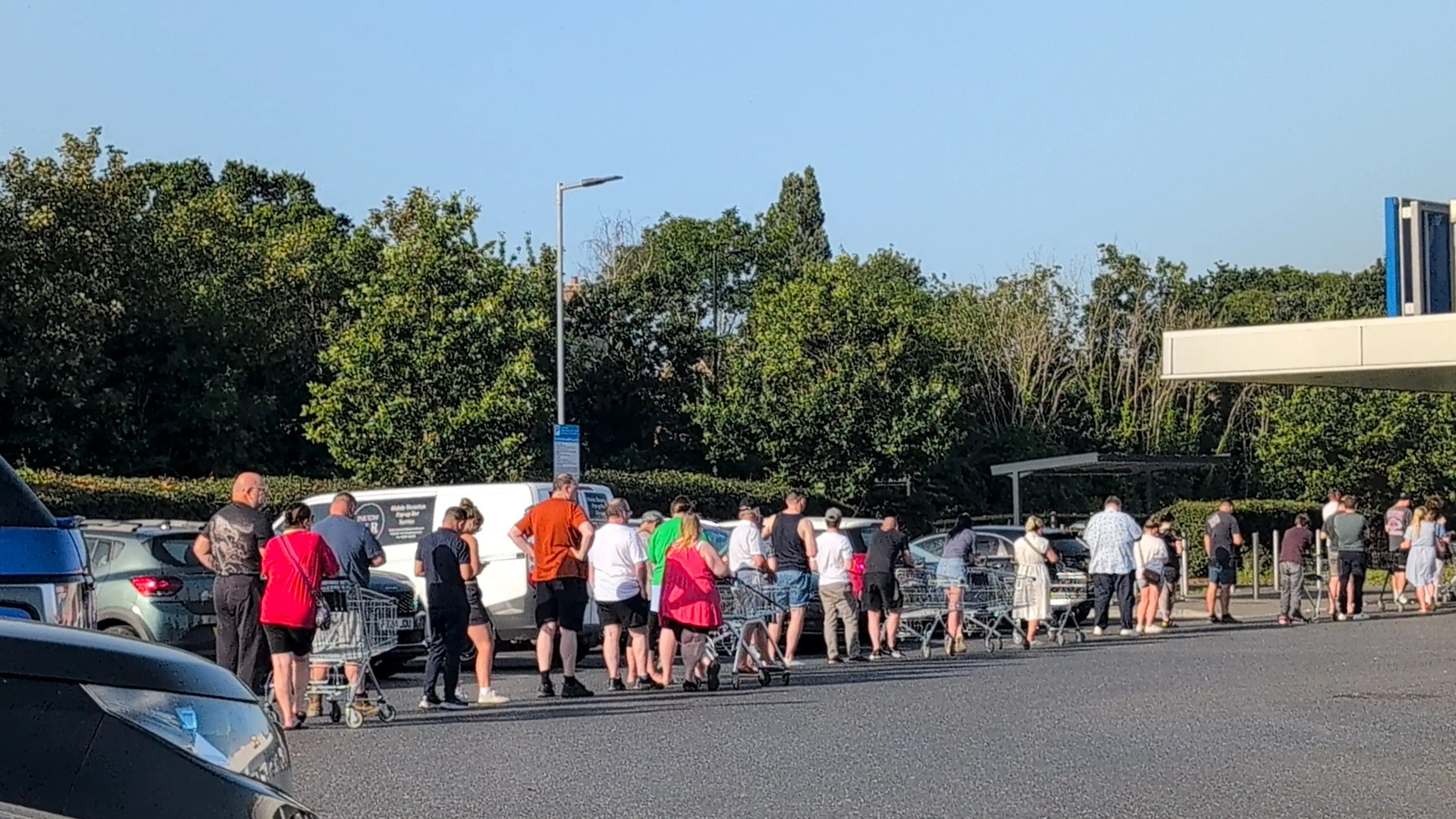 People are desperate for some relief from the ongoing heatwave (Solent News)