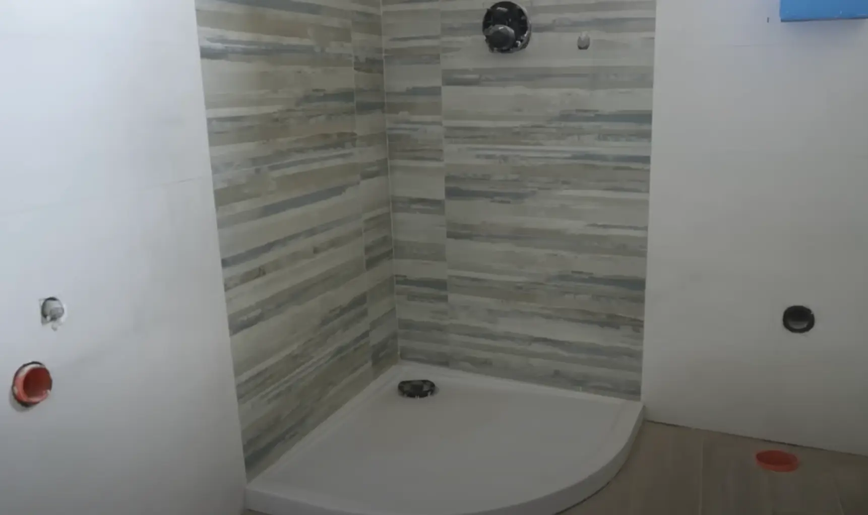 The new bathroom has been fitted. (YouTube/Insider News)