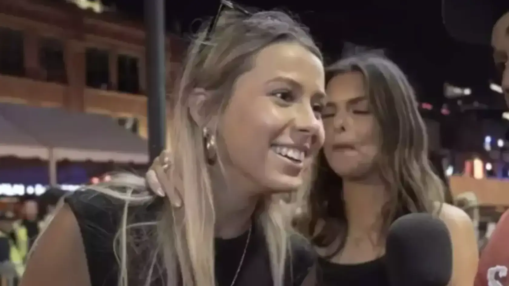 Don't pretend you've forgot her (YouTube/Tim & Dee TV)