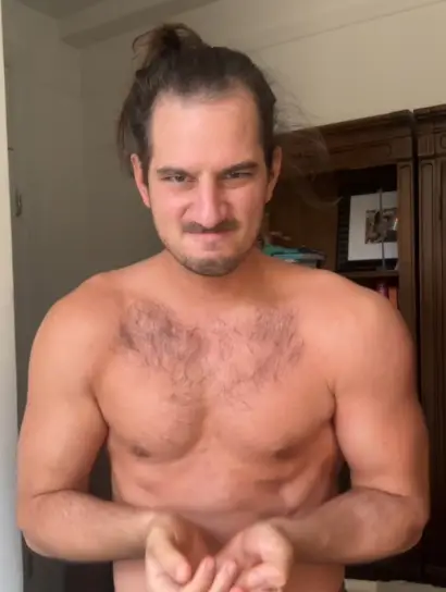 Mossfield broke into bodybuilding using the same routine (Instagram/@boozebagfitness)